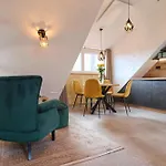 Hisa Ancka, Boutique & Maja