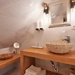 Hisa Ancka, Boutique & Maja