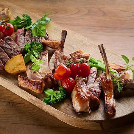 Hisa Ancka, Boutique & Maja