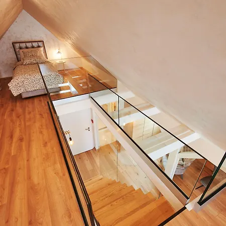 Hisa Ancka, Boutique & Maja