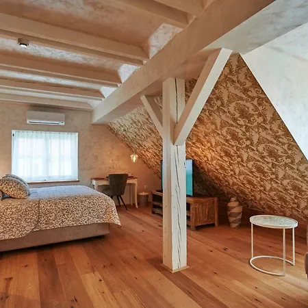 Hisa Ancka, Boutique & Maja 4*