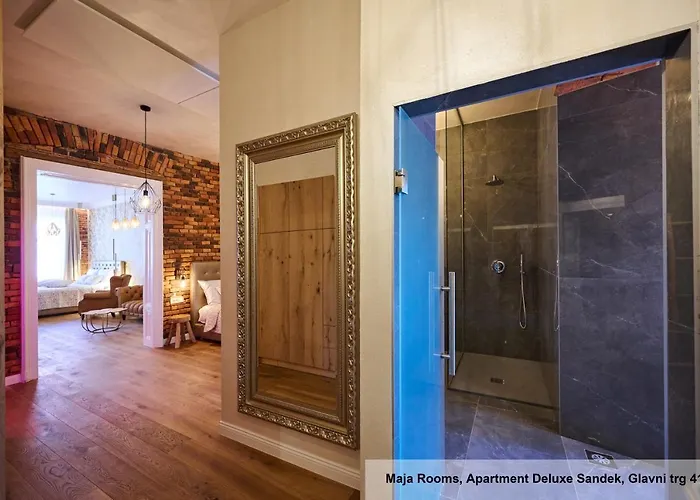 Hisa Ancka, Boutique & Maja