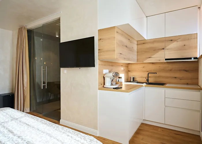 Hisa Ancka, Boutique & Maja 4*