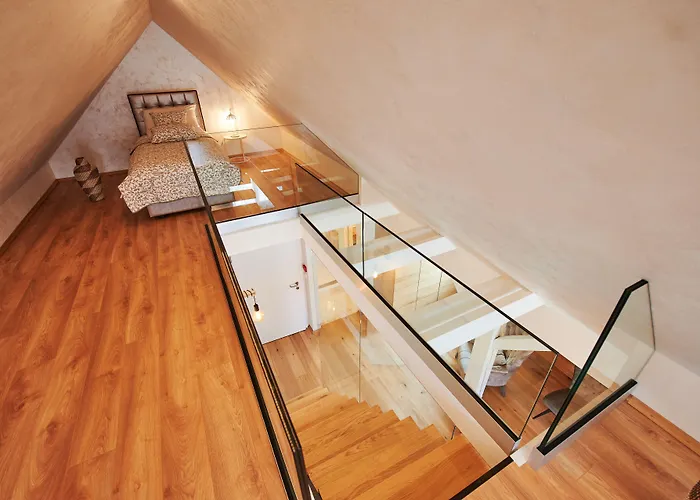 Hisa Ancka, Boutique & Maja