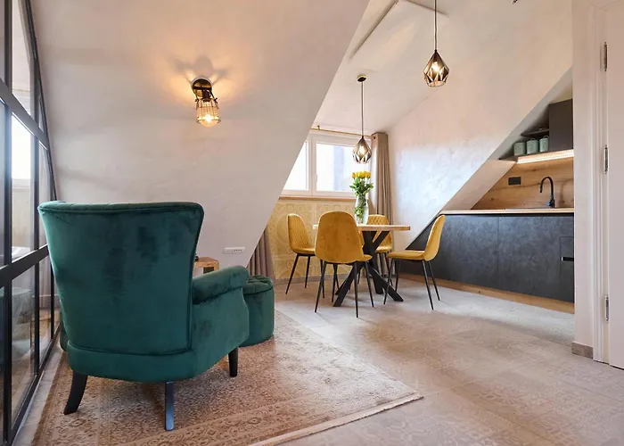 Hisa Ancka, Boutique & Maja